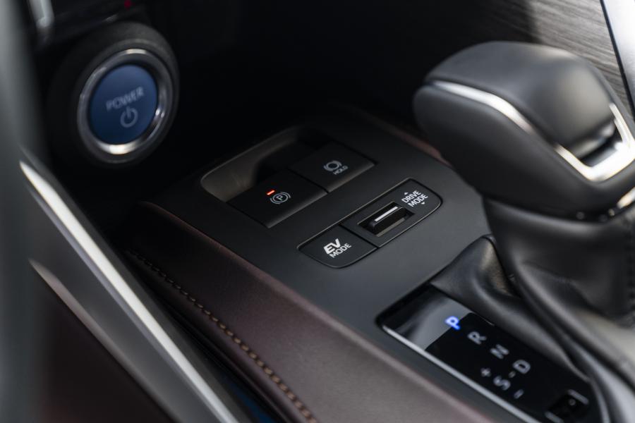 Детали интерьера Toyota Venza Hybrid XLE 2020 года  (фото 19 из 35)